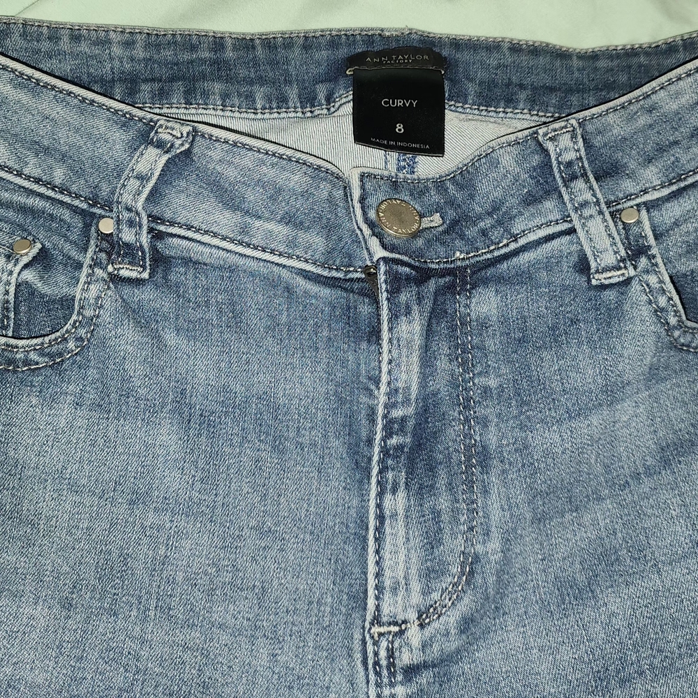 NWOT! Ann Taylor Women's Curvy Blue Jeans Curvy Size 8